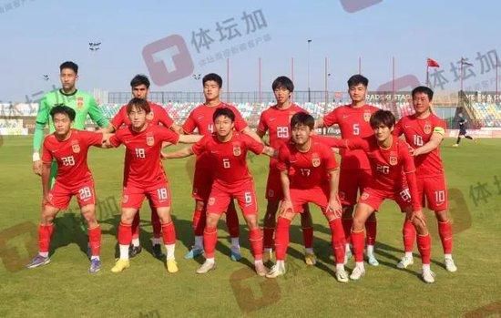 影片电影化的规范叙事，无畏地直面这种普遍存在的悲剧性国内问题，戏剧性地将本能的压抑与释放这种两处境和把快乐的青少年从强有力的父母拦阻下解放出来的使命交织在一起自由的最终到来是由于一个从大城市来的新男孩(凯文·巴康KevinBac0D，他试图为本地这些可怜压抑的孩子们组织一场舞会。
